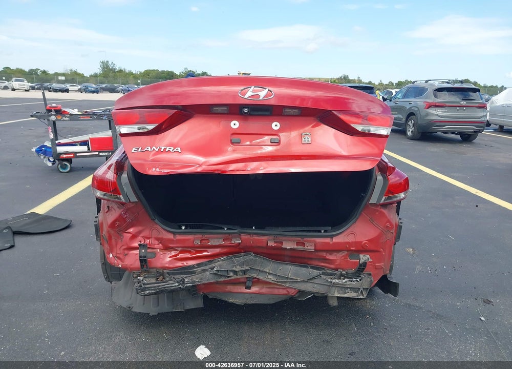 2017 HYUNDAI ELANTRA VIN: 5NPD84LF2HH054318