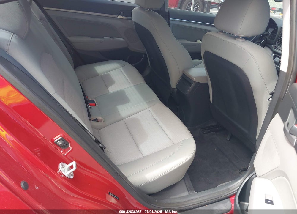 2017 HYUNDAI ELANTRA VIN: 5NPD84LF2HH054318