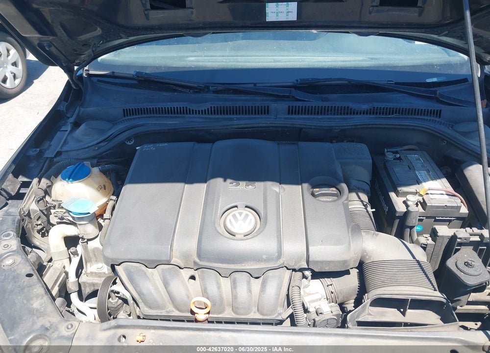2011 VOLKSWAGEN JETTA 2.5L SE VIN: 3VWDZ7AJ0BM372281