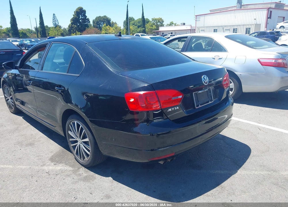 2011 VOLKSWAGEN JETTA 2.5L SE VIN: 3VWDZ7AJ0BM372281