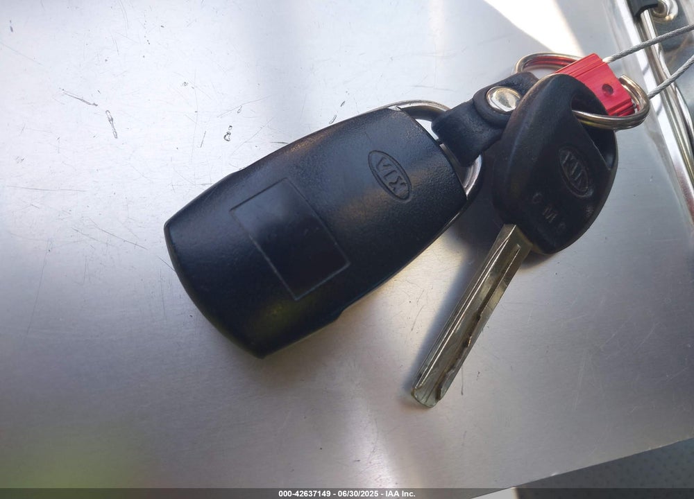 2009 KIA BORREGO VIN: KNDJJ741195031206