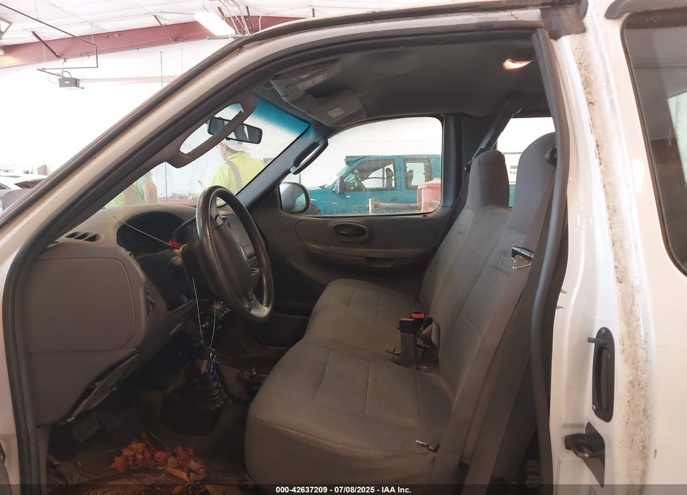 2004 FORD F-150 HERITAGE XL/XLT VIN: 2FTRX18WX4CA38450