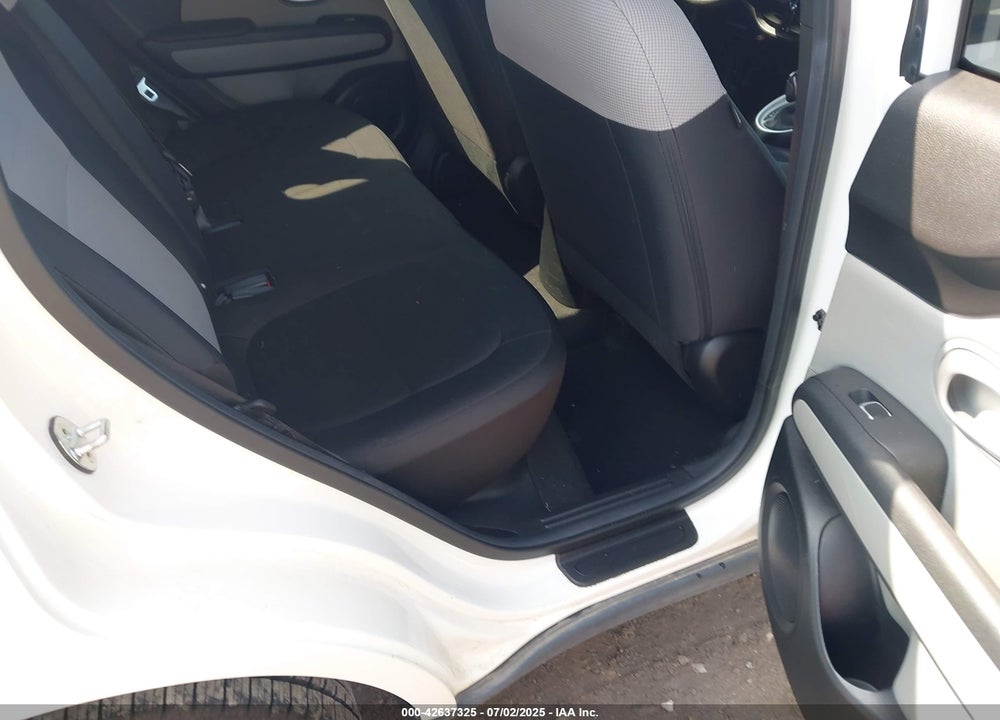 2018 KIA SOUL VIN: KNDJN2A29J7901801
