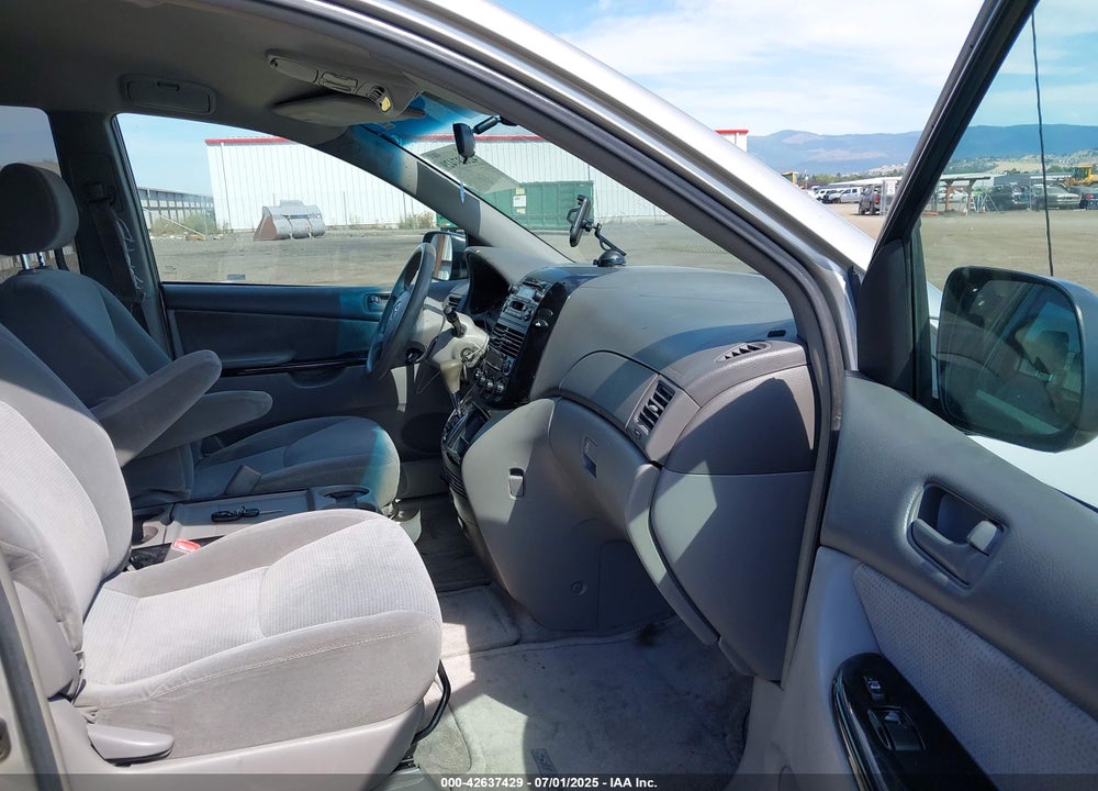 2005 TOYOTA SIENNA LE VIN: 5TDZA23C05S235895