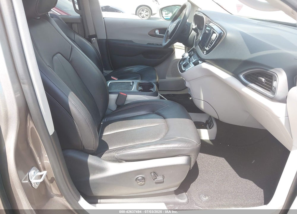 2017 CHRYSLER PACIFICA TOURING L PLUS VIN: 2C4RC1EG2HR803596