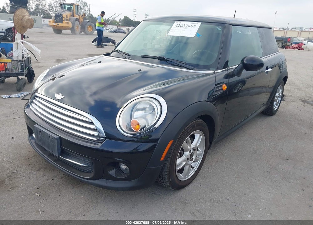 2011 MINI COOPER VIN: WMWSU3C50BT098905