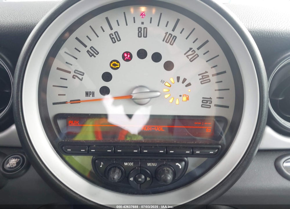 2011 MINI COOPER VIN: WMWSU3C50BT098905