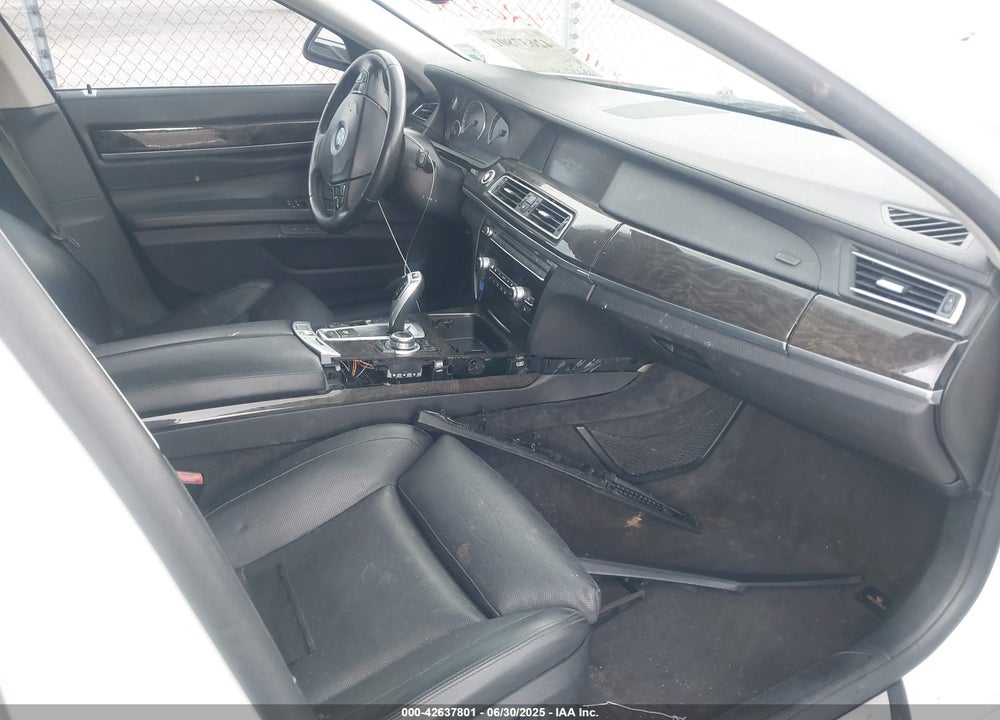 2011 BMW 7 SERIES VIN: WBAKA8C56BCY37281