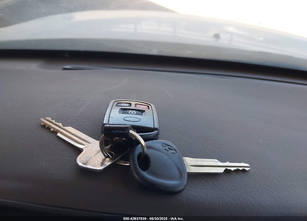 2005 HYUNDAI ELANTRA GLS/GT VIN: KMHDN46D55U153229