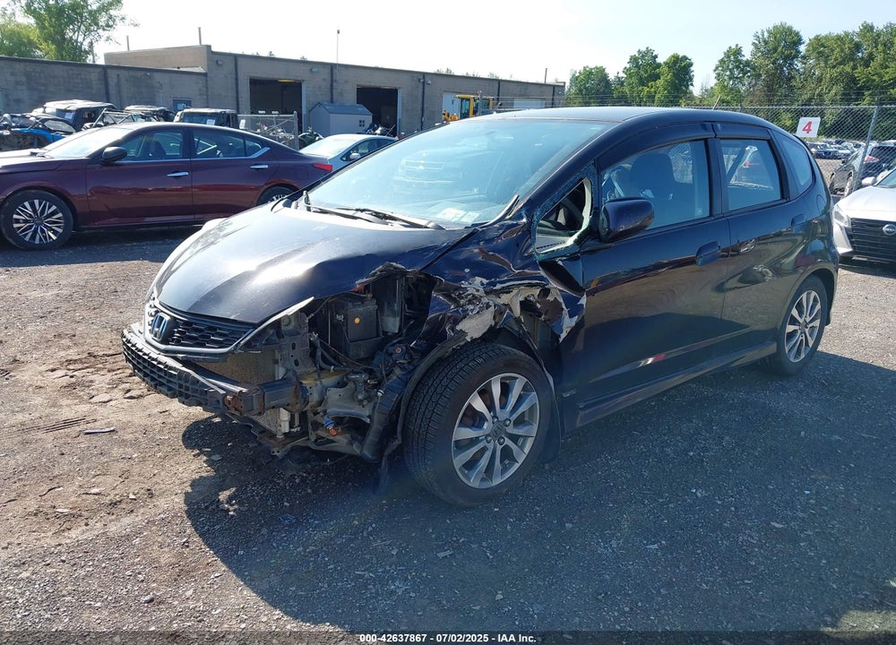 2013 HONDA FIT VIN: JHMGE8H51DC014796