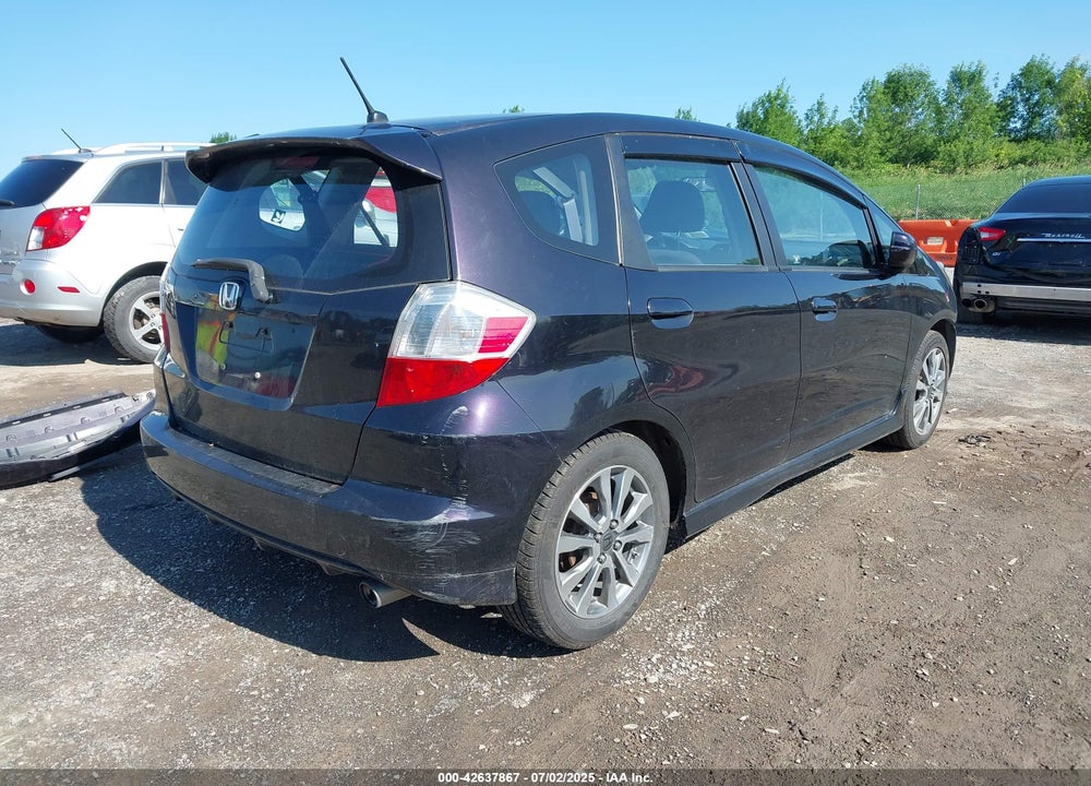 2013 HONDA FIT VIN: JHMGE8H51DC014796