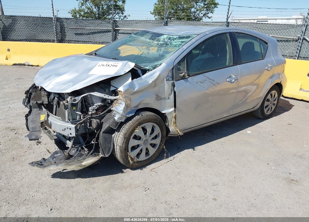 2013 TOYOTA PRIUS C TWO VIN: JTDKDTB38D1550844