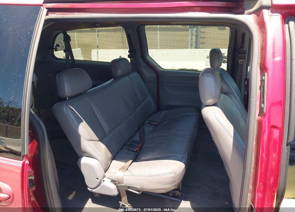 1999 DODGE GRAND CARAVAN ES VIN: 1B4GP74L9XB623426