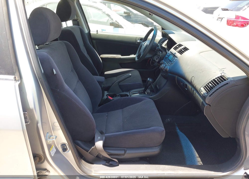 2005 HONDA ACCORD 2.4 LX VIN: JHMCM56415C005351