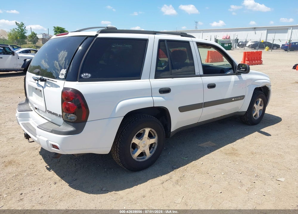2004 CHEVROLET TRAILBLAZER LS VIN: 1GNDT13S742351033