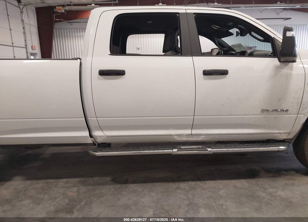 2024 RAM 2500 BIG HORN 4X4 8' BOX VIN: 3C6UR5JL4RG337543
