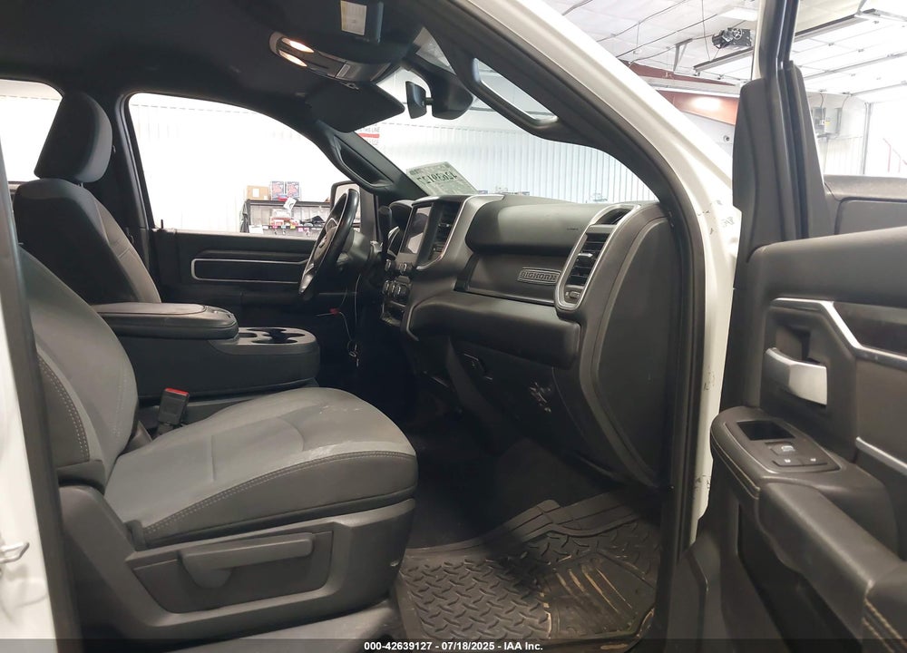 2024 RAM 2500 BIG HORN 4X4 8' BOX VIN: 3C6UR5JL4RG337543