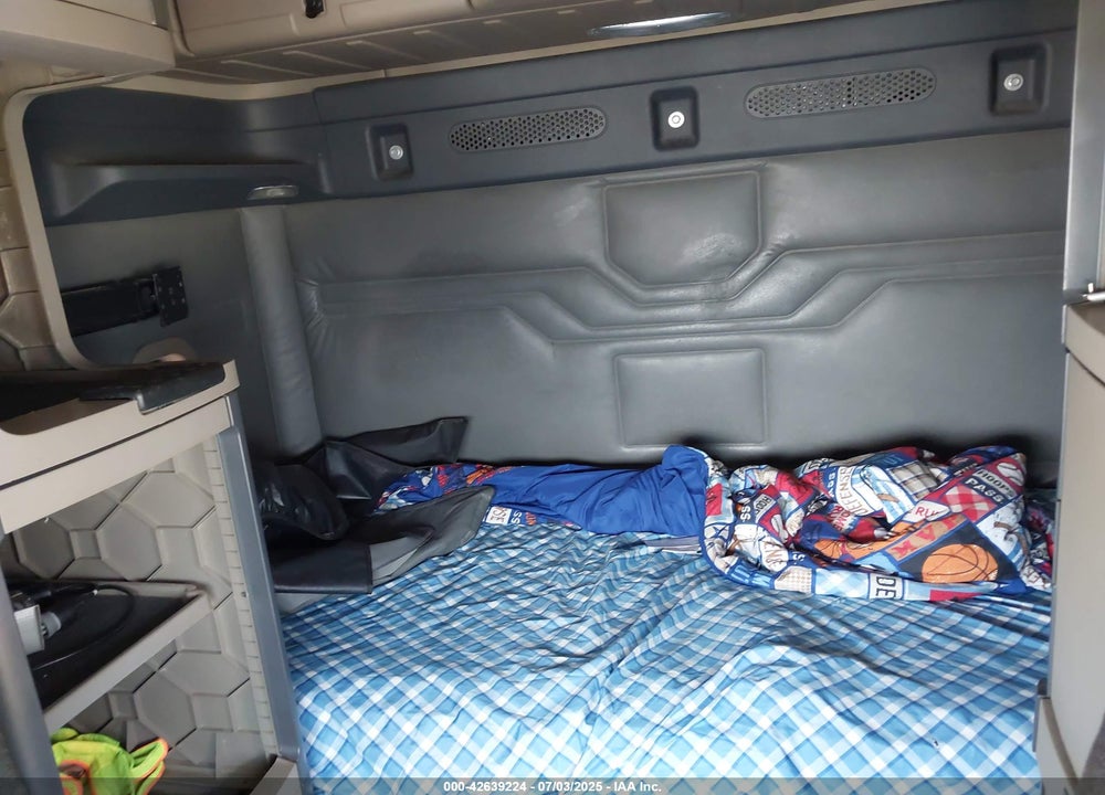 2017 FREIGHTLINER CASCADIA 125 VIN: 3AKJGLDV6HSHD4915