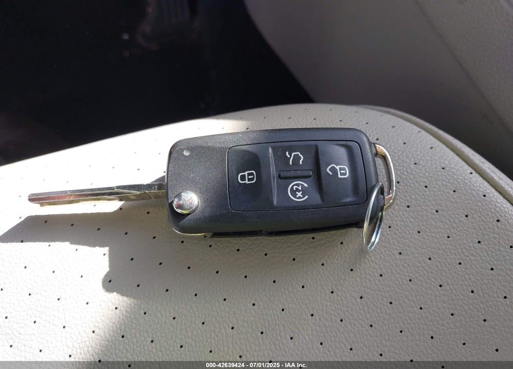 2021 VOLKSWAGEN PASSAT VIN: 1VWSA7A38MC017539