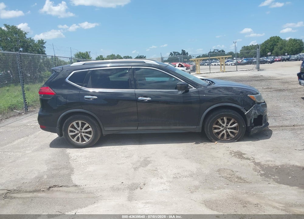 2017 NISSAN ROGUE VIN: 5N1AT2MT3HC880869