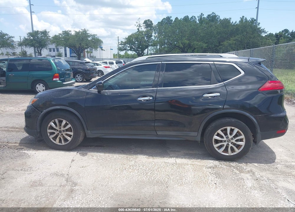 2017 NISSAN ROGUE VIN: 5N1AT2MT3HC880869