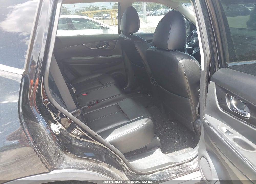 2017 NISSAN ROGUE VIN: 5N1AT2MT3HC880869