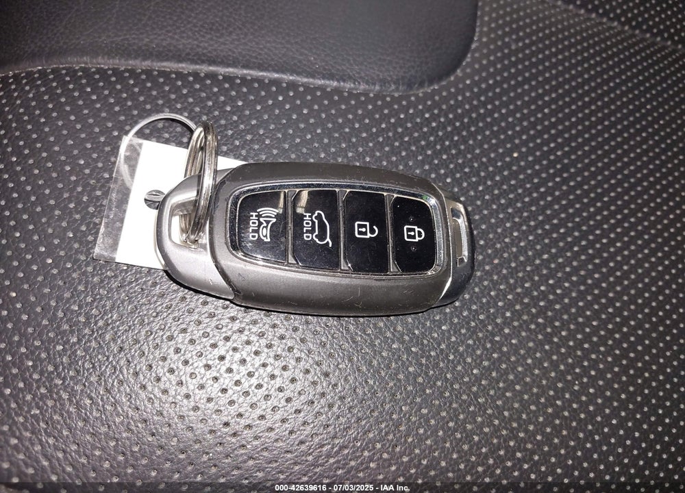 2019 HYUNDAI SANTA FE VIN: 5NMS5CAD4KH062033