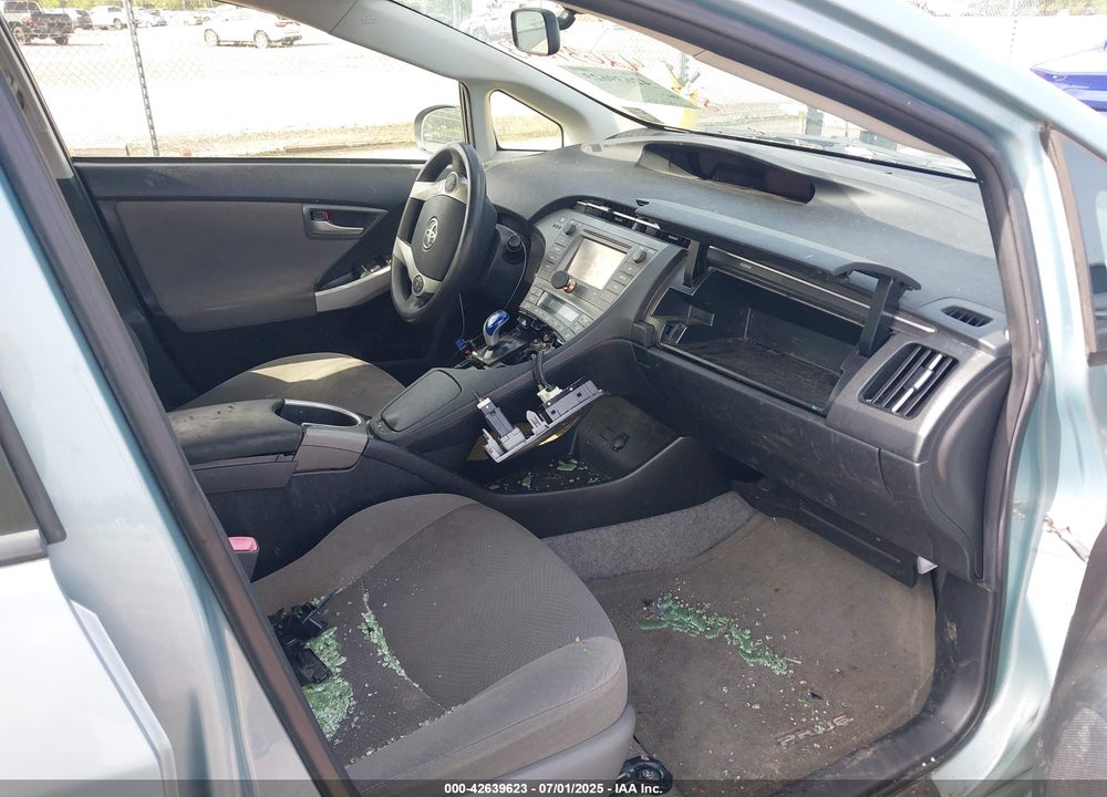 2013 TOYOTA PRIUS TWO VIN: JTDKN3DU4D1647817