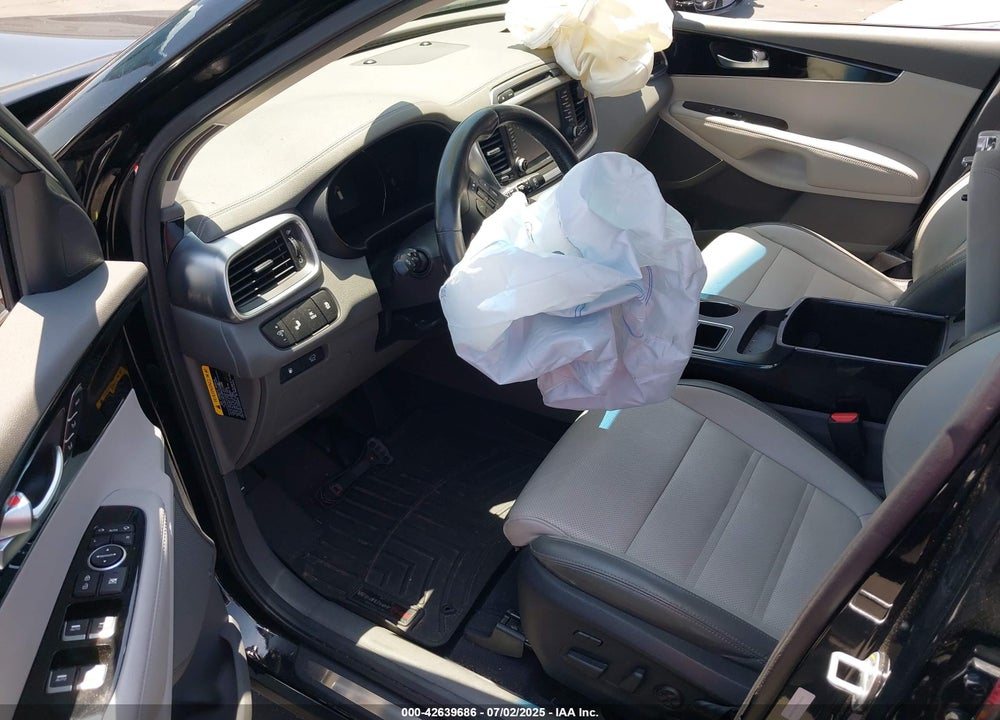 2016 KIA SORENTO 3.3L SX VIN: 5XYPK4A53GG033928