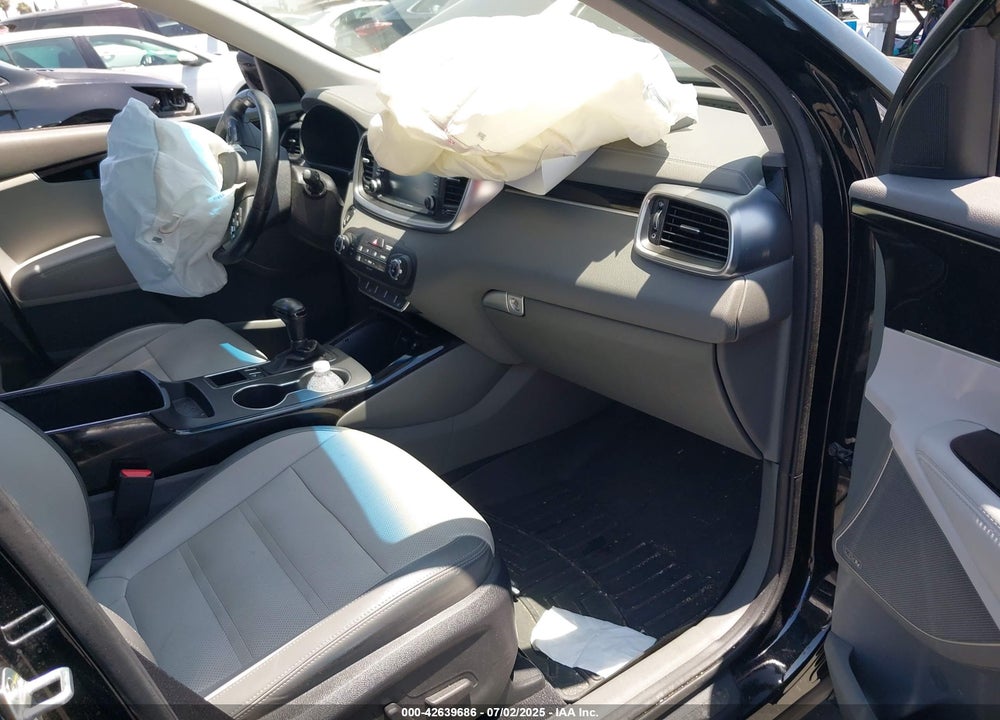 2016 KIA SORENTO 3.3L SX VIN: 5XYPK4A53GG033928