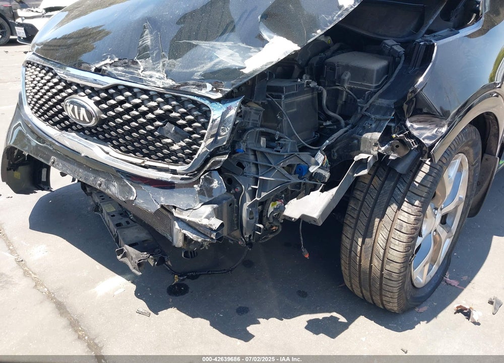 2016 KIA SORENTO 3.3L SX VIN: 5XYPK4A53GG033928