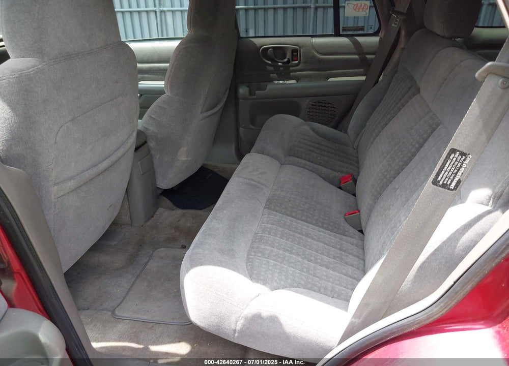 2000 CHEVROLET BLAZER VIN: 1GNDT13W6Y2286541