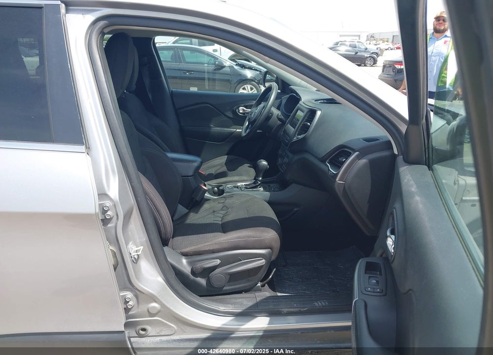 2019 JEEP CHEROKEE VIN: 1C4PJLCB1KD313399