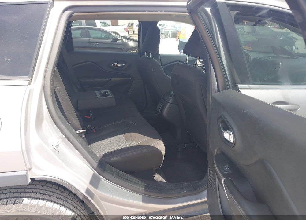 2019 JEEP CHEROKEE VIN: 1C4PJLCB1KD313399