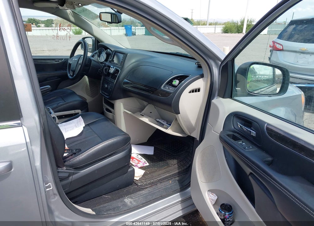 2014 CHRYSLER TOWN & COUNTRY VIN: 2C4RC1BG9ER445428