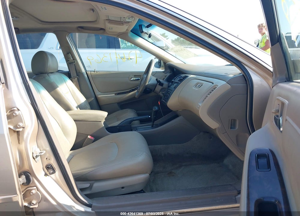 2002 HONDA ACCORD 2.3 EX VIN: 1HGCG56692A020778