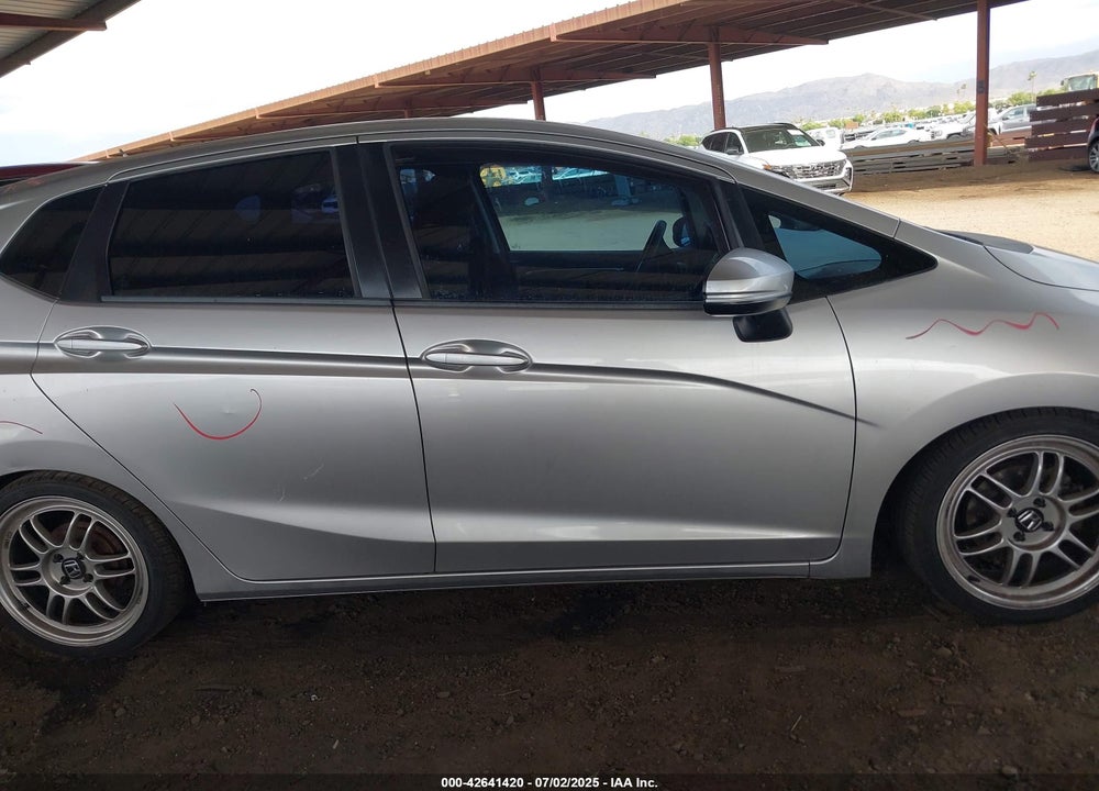 2015 HONDA FIT VIN: 3HGGK5G52FM764205