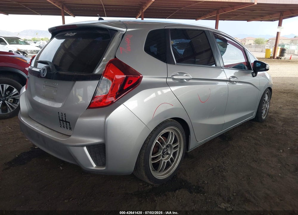 2015 HONDA FIT VIN: 3HGGK5G52FM764205