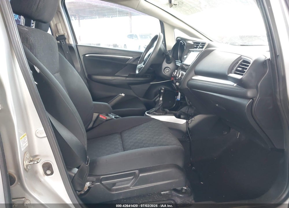 2015 HONDA FIT VIN: 3HGGK5G52FM764205