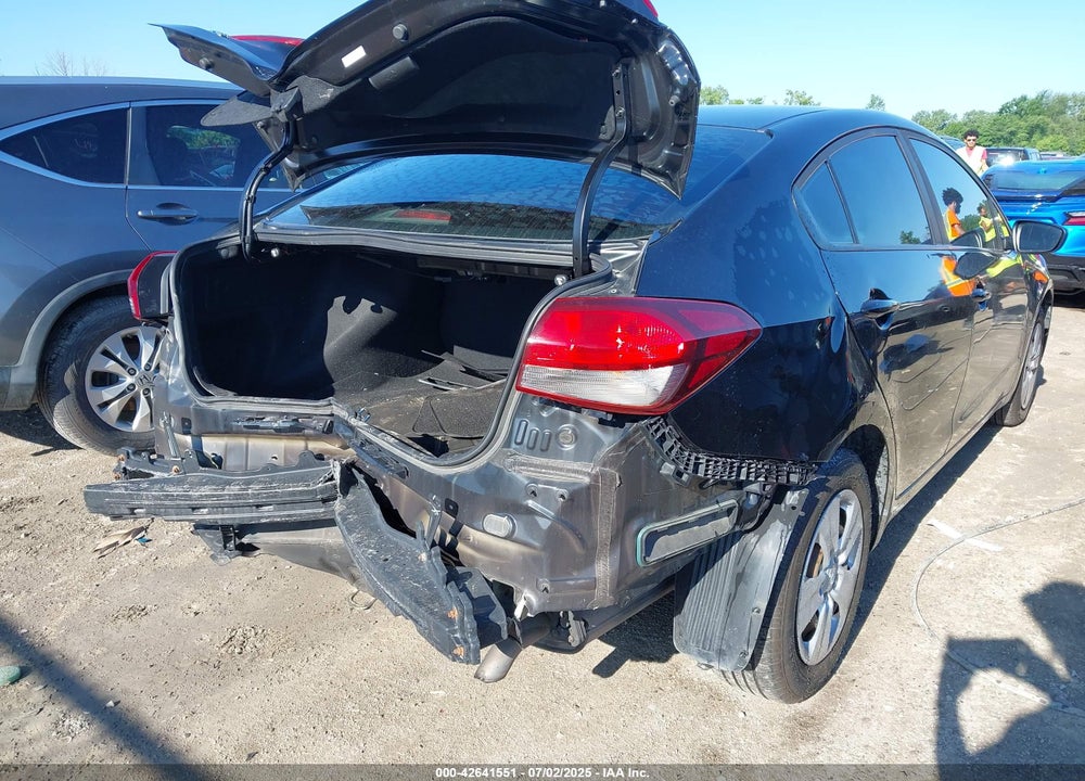 2017 KIA FORTE VIN: 3KPFL4A78HE126730