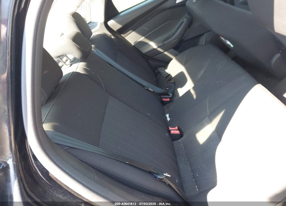 2016 FORD FOCUS VIN: 1FADP3F23GL348719