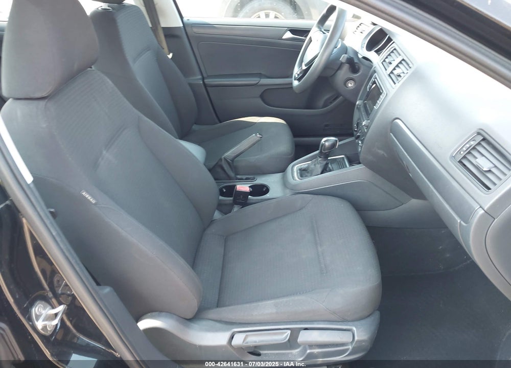 2016 VOLKSWAGEN JETTA VIN: 3VW267AJ2GM303955