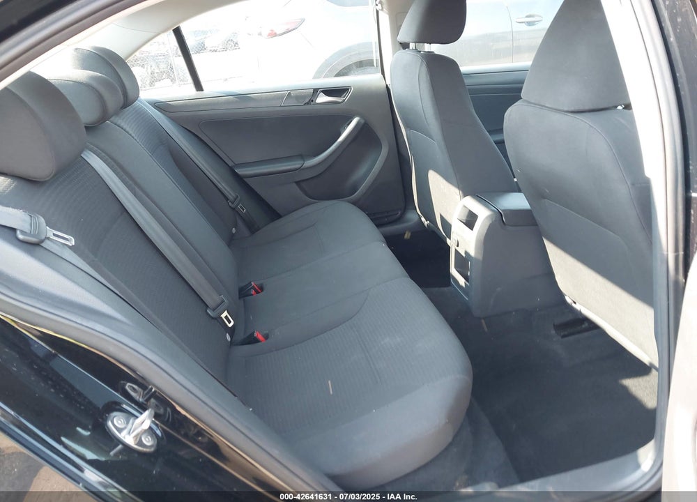 2016 VOLKSWAGEN JETTA VIN: 3VW267AJ2GM303955