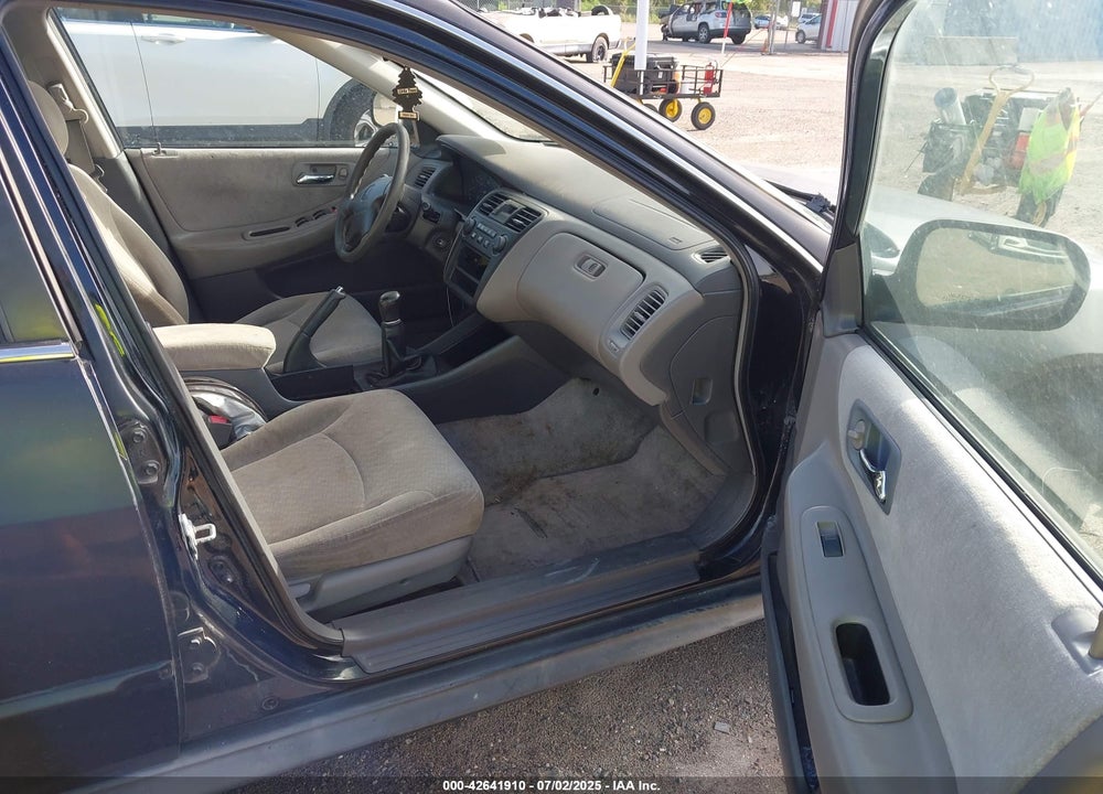 2002 HONDA ACCORD 2.3 LX VIN: 1HGCG65562A135742