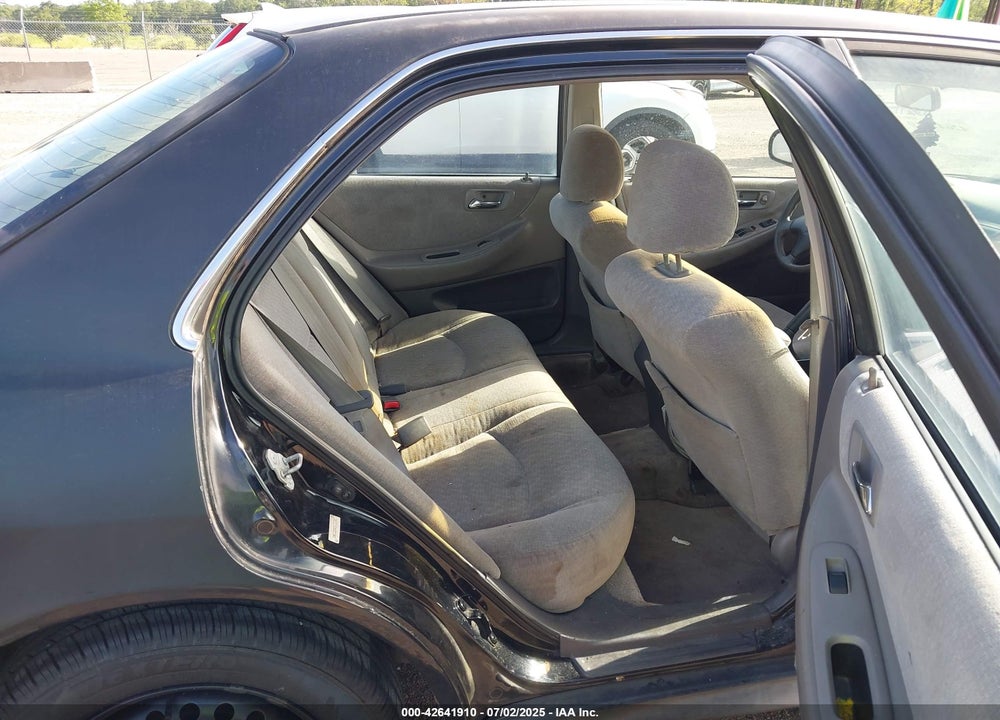 2002 HONDA ACCORD 2.3 LX VIN: 1HGCG65562A135742