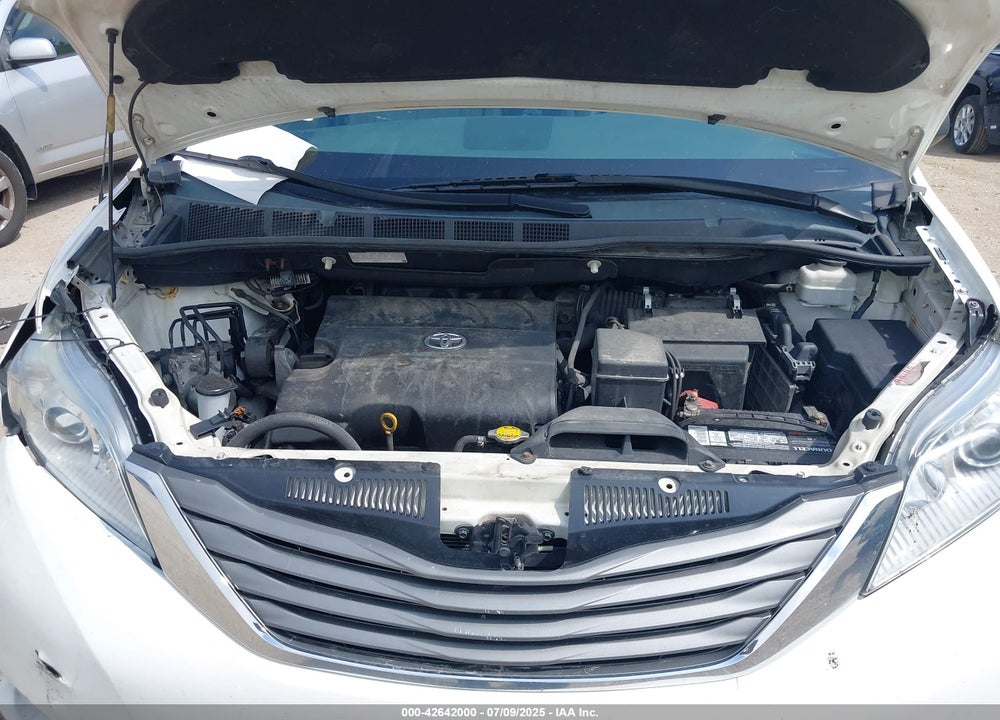 2011 TOYOTA SIENNA VIN: 5TDYK3DC6BS068757