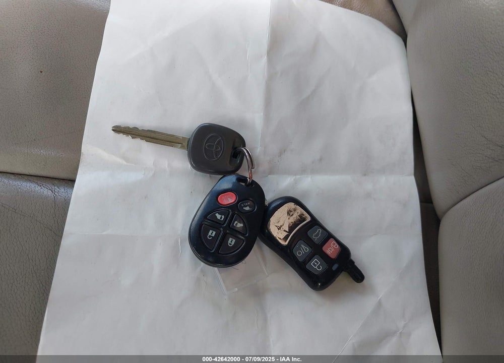2011 TOYOTA SIENNA VIN: 5TDYK3DC6BS068757