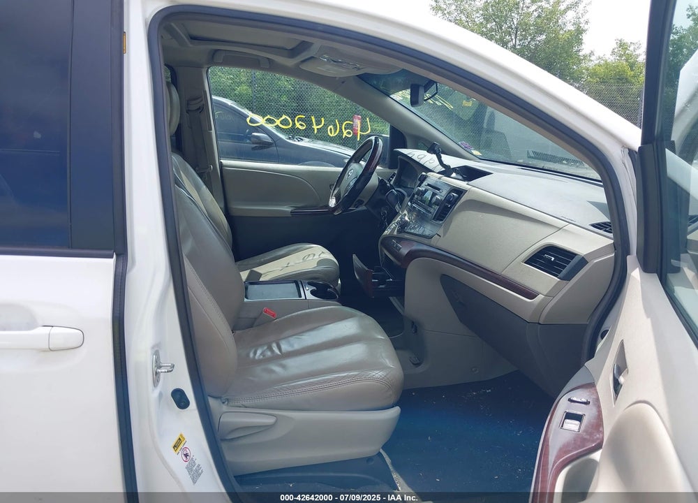 2011 TOYOTA SIENNA VIN: 5TDYK3DC6BS068757