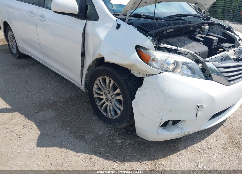 2011 TOYOTA SIENNA VIN: 5TDYK3DC6BS068757