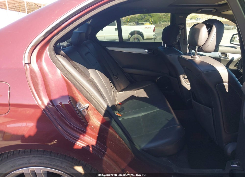 2008 MERCEDES-BENZ C 300 VIN: WDDGF54X18F047859